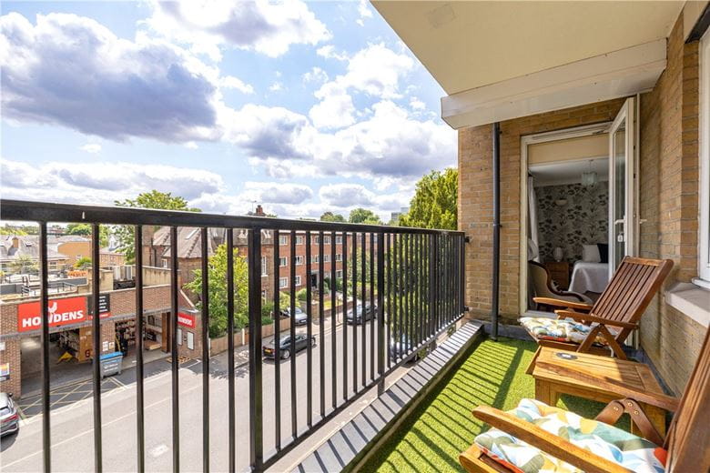 2 bedroom flat, Keswick Road, London SW15 - Available