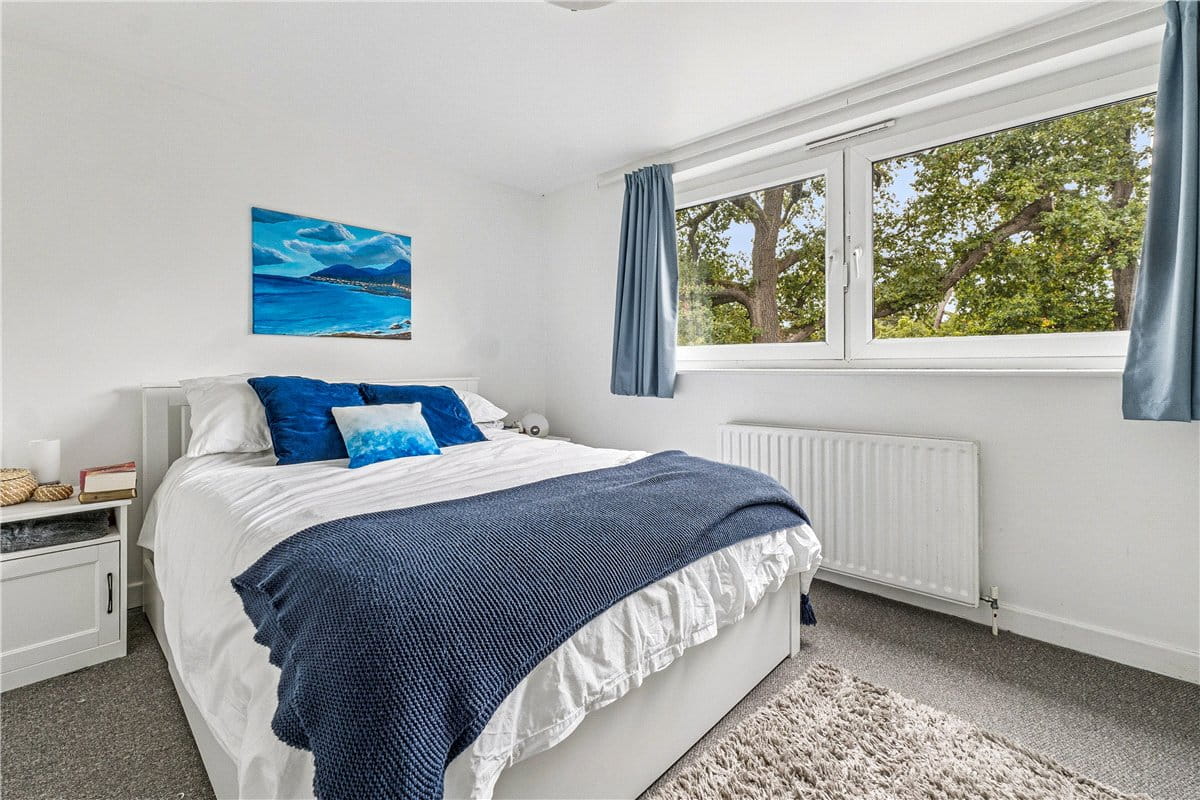 2 bedroom flat, Victoria Drive, London SW19 - Available