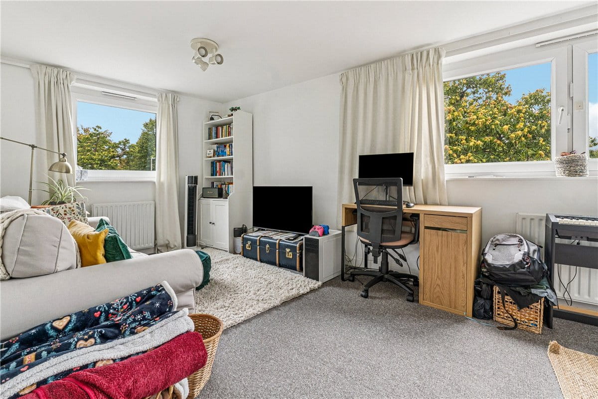2 bedroom flat, Victoria Drive, London SW19 - Available