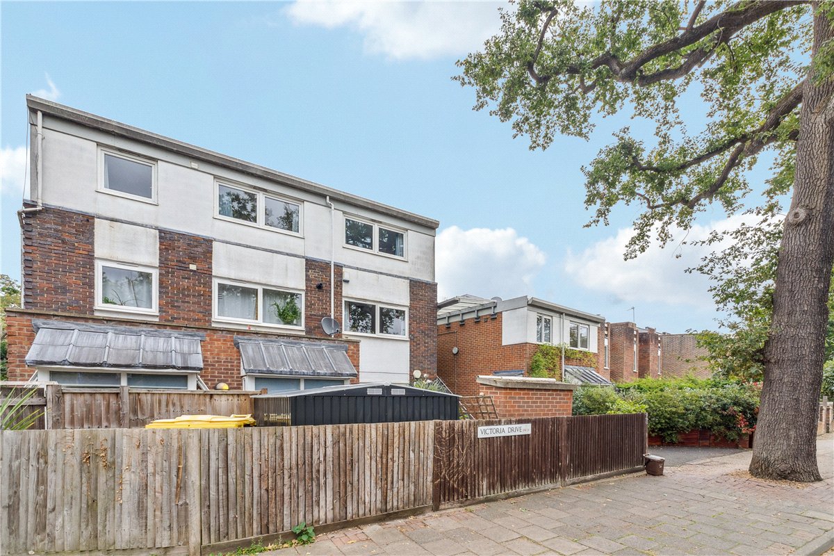 2 bedroom flat, Victoria Drive, London SW19 - Available