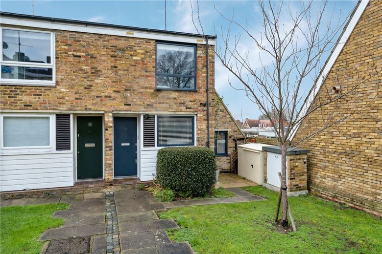 2 bedroom house, North Lodge Close, London SW15 - Available