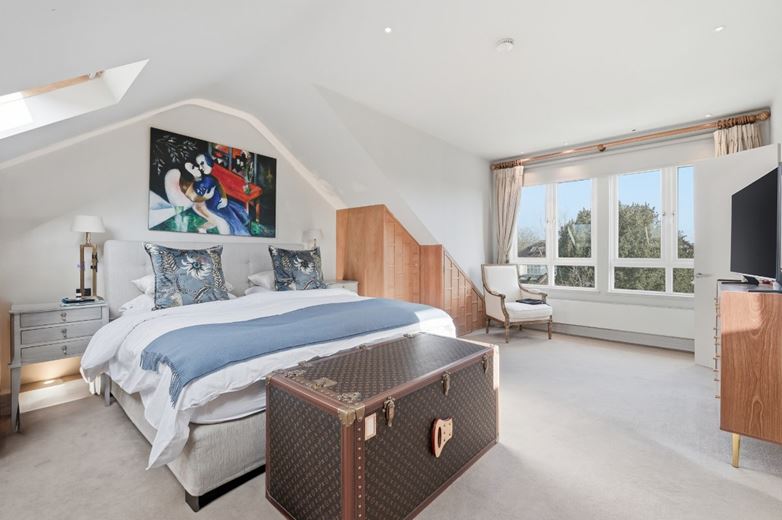 5 bedroom house, Belgrave Road, Barnes SW13 - Available