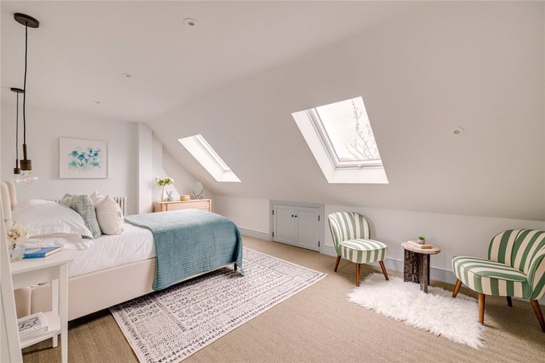 5 bedroom house, Byfeld Gardens, London SW13 - Available