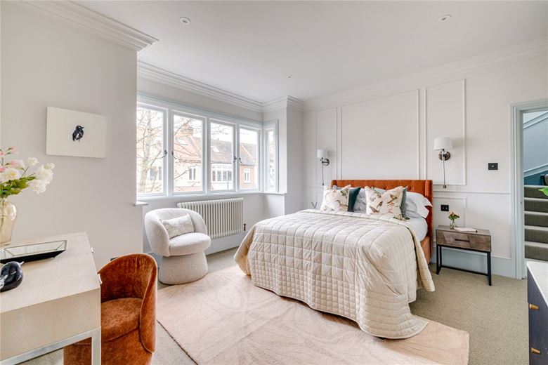 5 bedroom house, Byfeld Gardens, London SW13 - Available