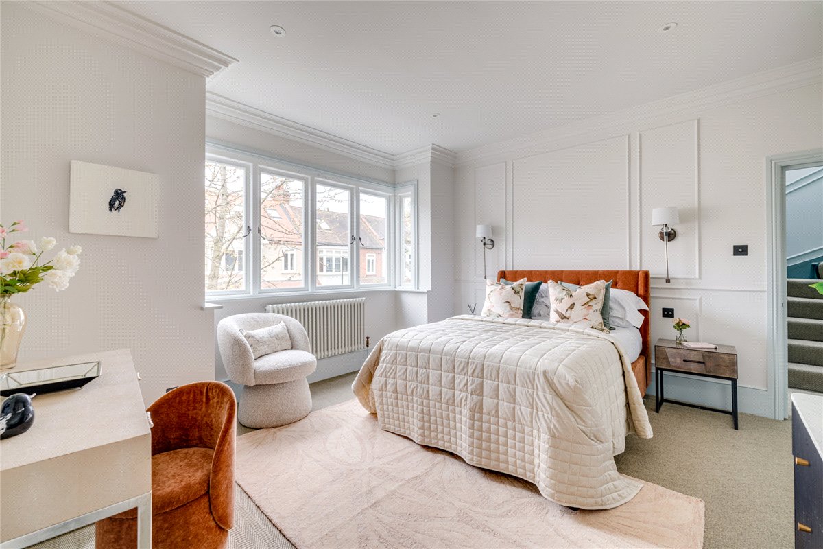 5 bedroom house, Byfeld Gardens, London SW13 - Available