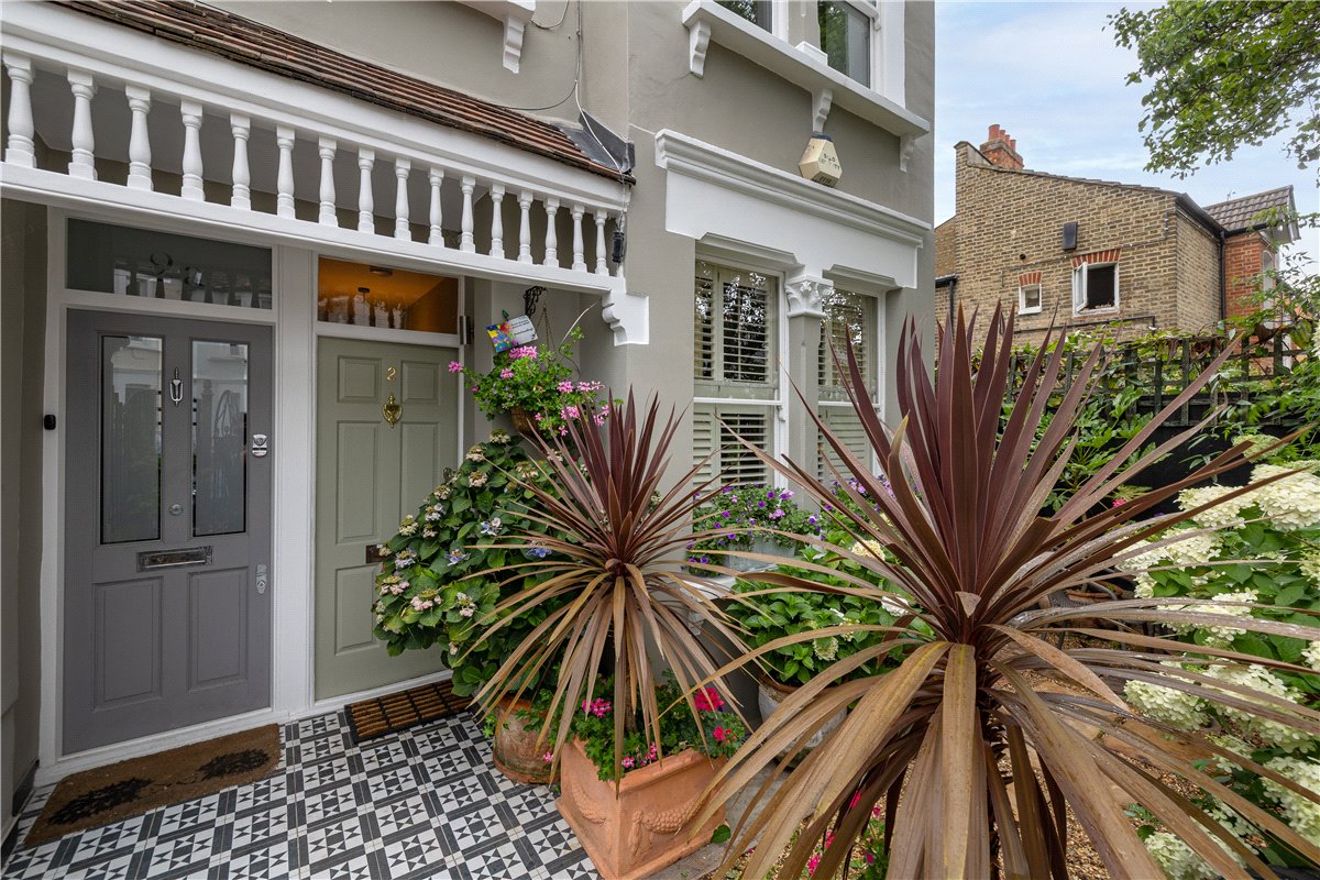 2 bedroom flat, Trentham Street, London SW18 - Sold STC