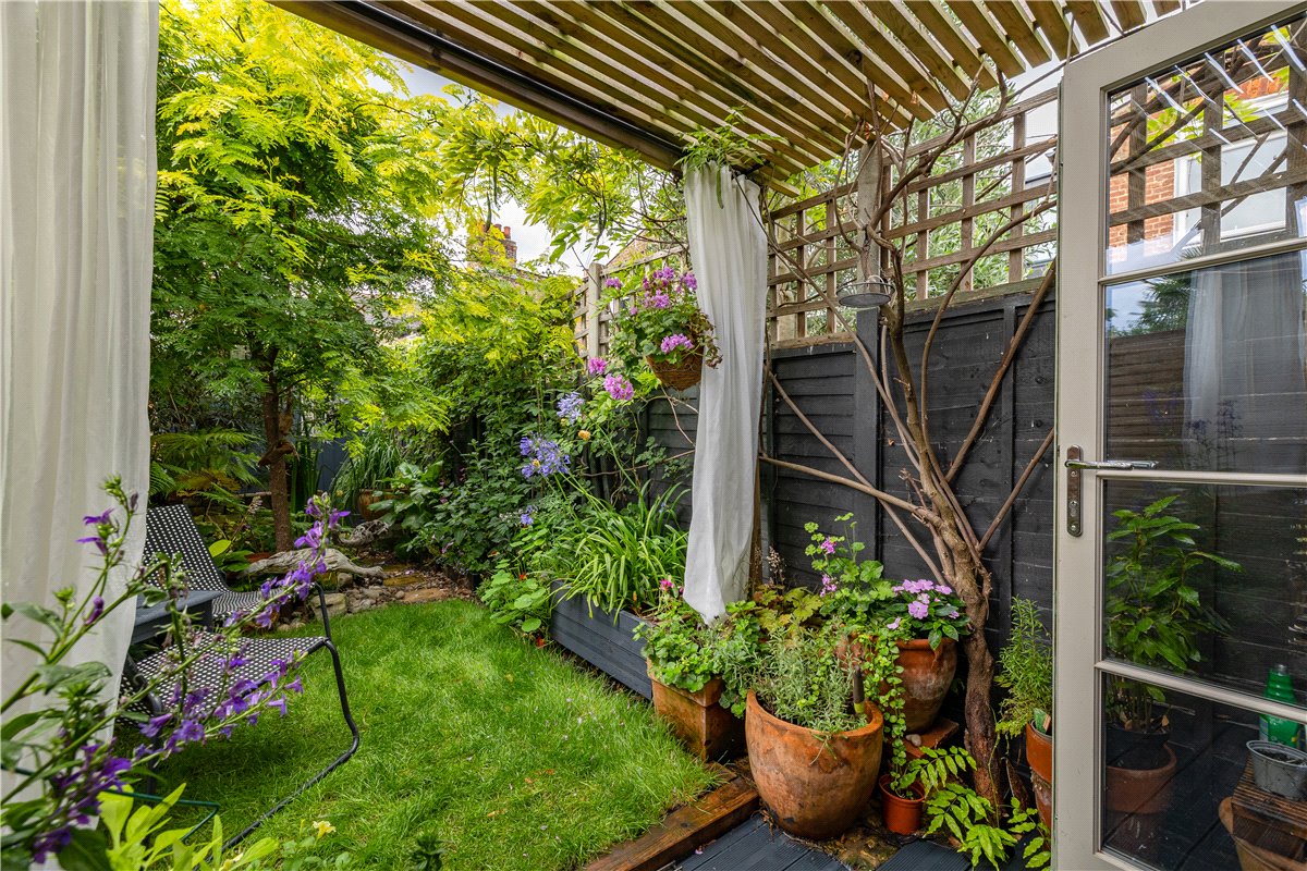 2 bedroom flat, Trentham Street, London SW18 - Sold STC