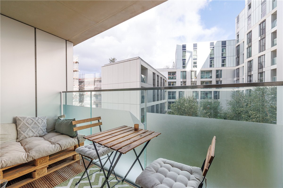 1 bedroom flat, Buckhold Road, London SW18 - Sold