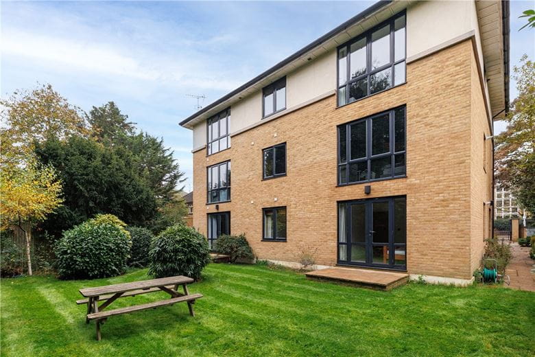 2 bedroom flat, Victoria Drive, London SW19 - Available