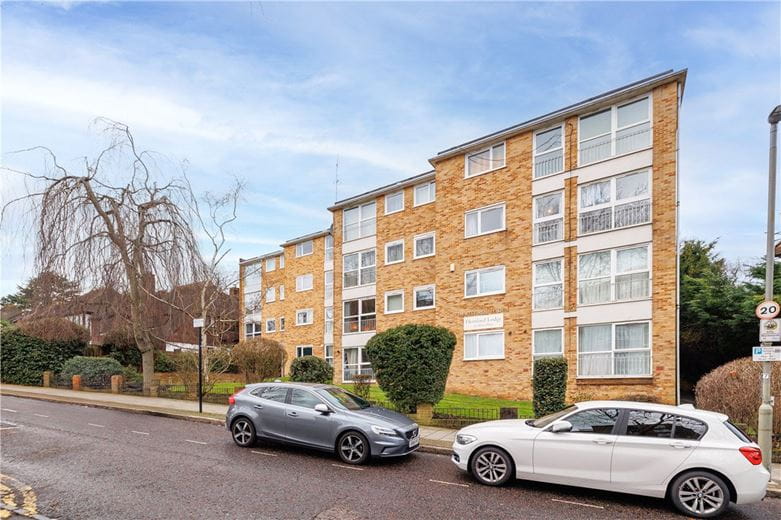 2 bedroom flat, Albert Drive, London SW19 - Available