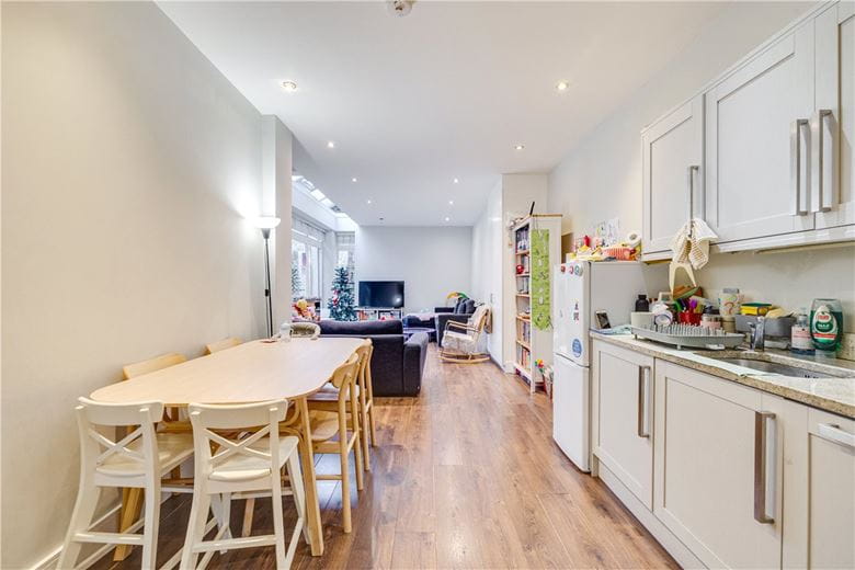 2 bedroom flat, Roehampton Lane, London SW15 - Available