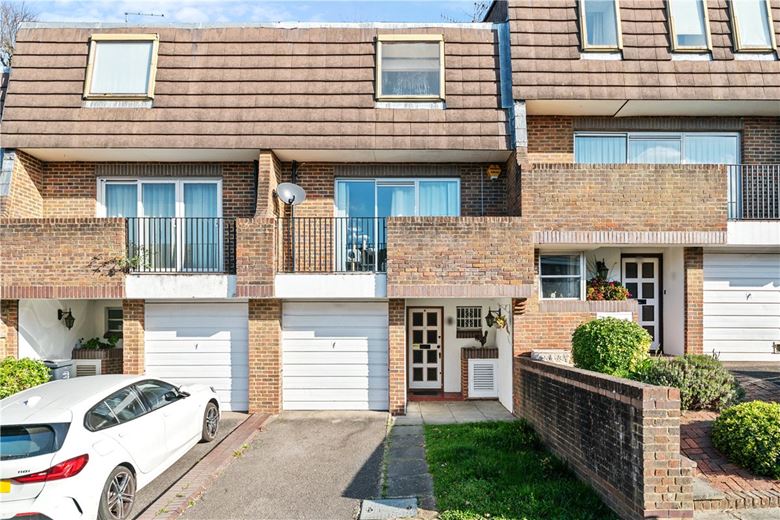 3 bedroom house, Heights Close, Hillview SW20 - Sold STC