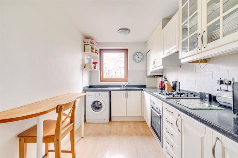 2 bedroom flat, Gipsy Lane, London SW15 - Available