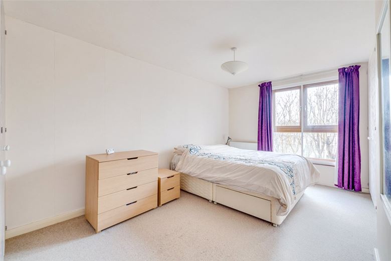 2 bedroom flat, Gipsy Lane, London SW15 - Available