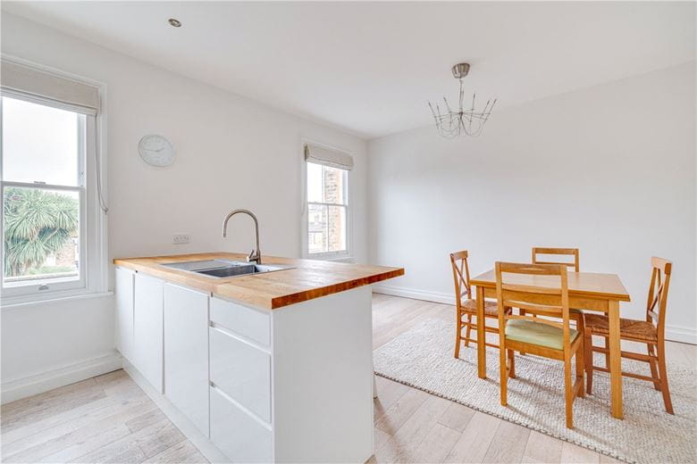 2 bedroom maisonette, Heythorp Street, London SW18 - Sold STC