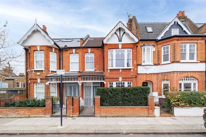 2 bedroom maisonette, Heythorp Street, London SW18 - Sold STC