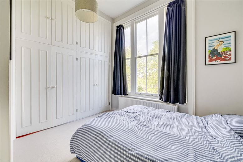 1 bedroom flat, Clapham Common North Side, London SW4 - Available