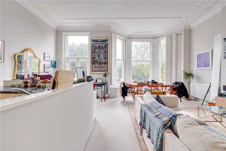 1 bedroom flat, Clapham Common North Side, London SW4 - Available
