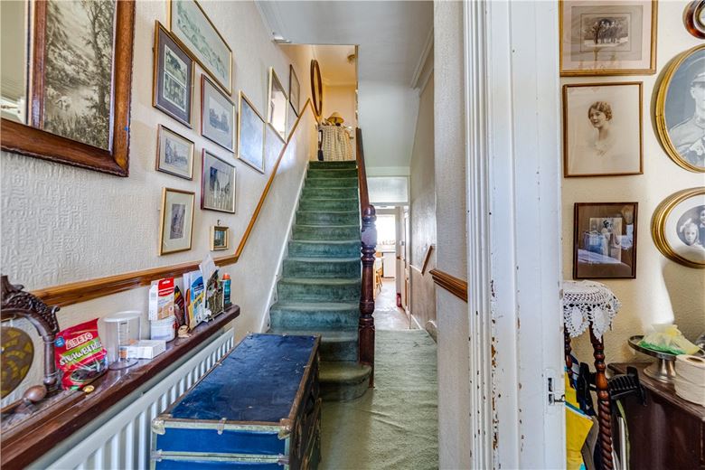 4 bedroom house, Ringford Road, London SW18 - Available