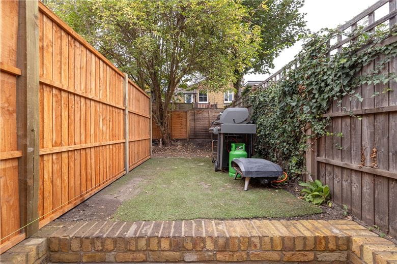 2 bedroom flat, Astonville Street, London SW18 - Available