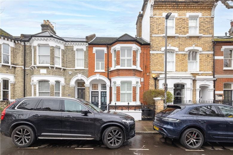 2 bedroom flat, Amerland Road, London SW18 - Available