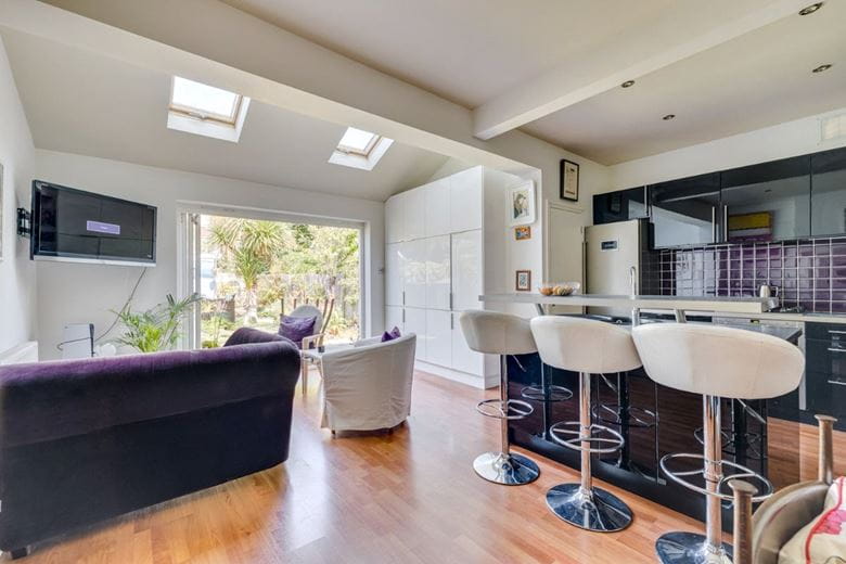 4 bedroom house, Kingsway, London SW14 - Available