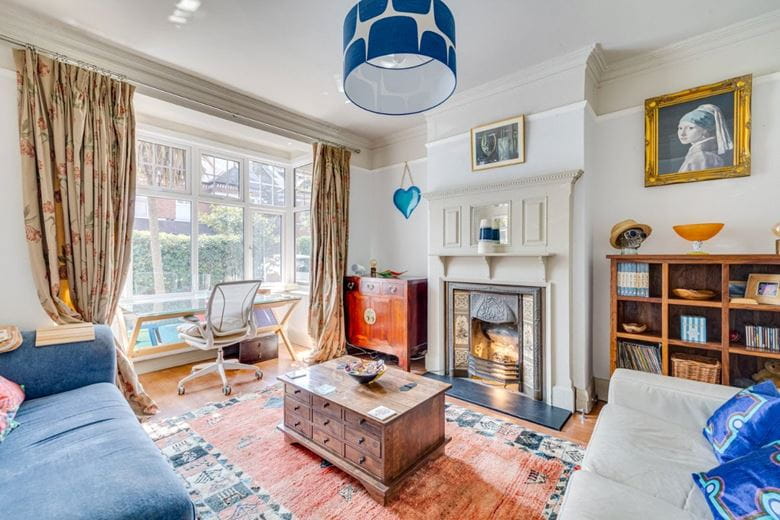 4 bedroom house, Kingsway, London SW14 - Available