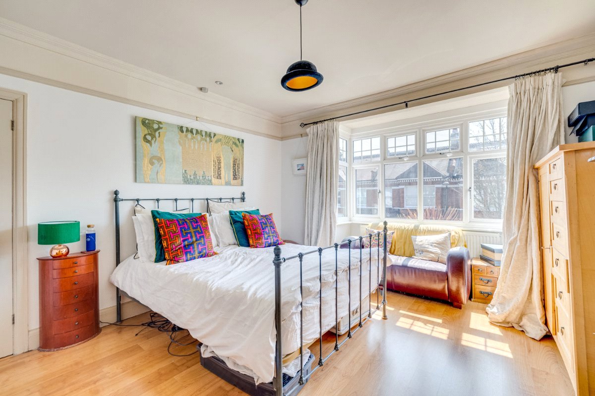 4 bedroom house, Kingsway, London SW14 - Sold STC