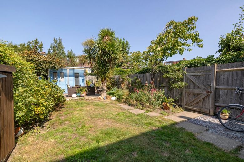 4 bedroom house, Kingsway, London SW14 - Sold STC