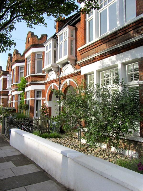 1 bedroom flat, Mortlake High Street, London SW14 - Available