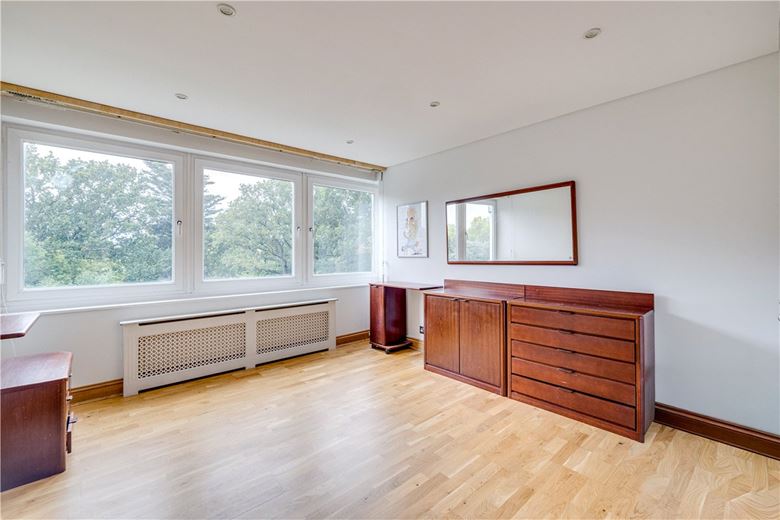 2 bedroom flat, Somerset Road, London SW19 - Available