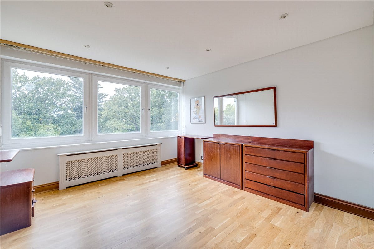 2 bedroom flat, Somerset Road, London SW19 - Available