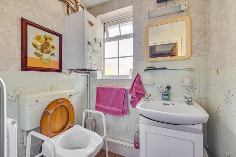 2 bedroom house, Barnes Avenue, London SW13 - Available