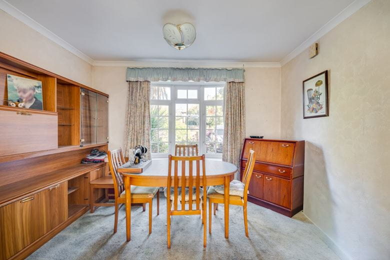 2 bedroom house, Barnes Avenue, London SW13 - Available