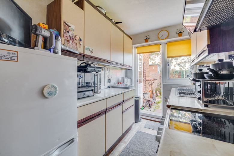 2 bedroom house, Barnes Avenue, London SW13 - Available