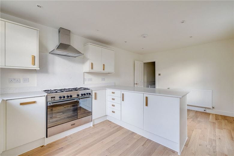 3 bedroom flat, Balvernie Grove, London SW18 - Sold STC