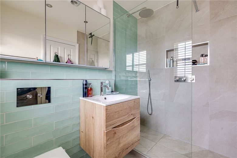 4 bedroom house, Elborough Street, London SW18 - Available