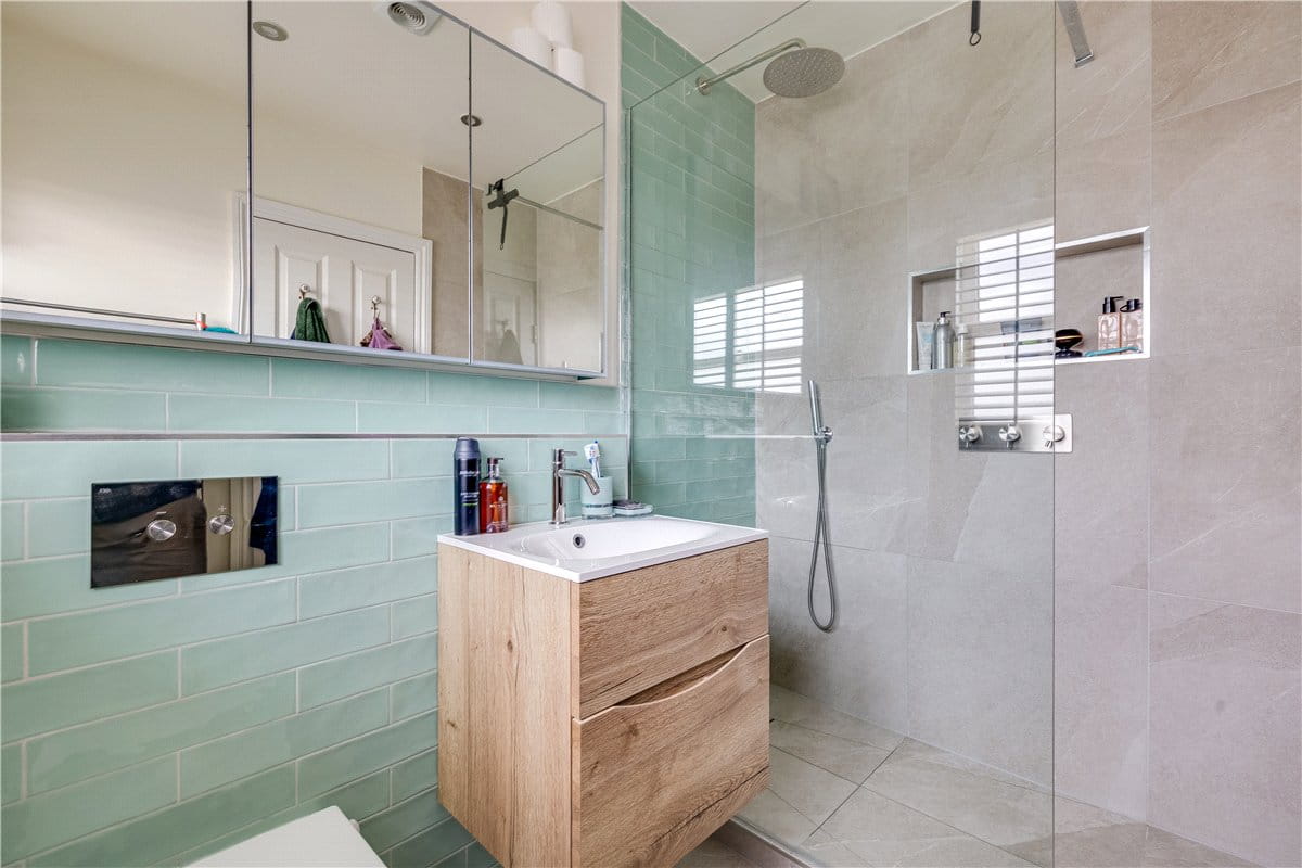 4 bedroom house, Elborough Street, London SW18 - Available