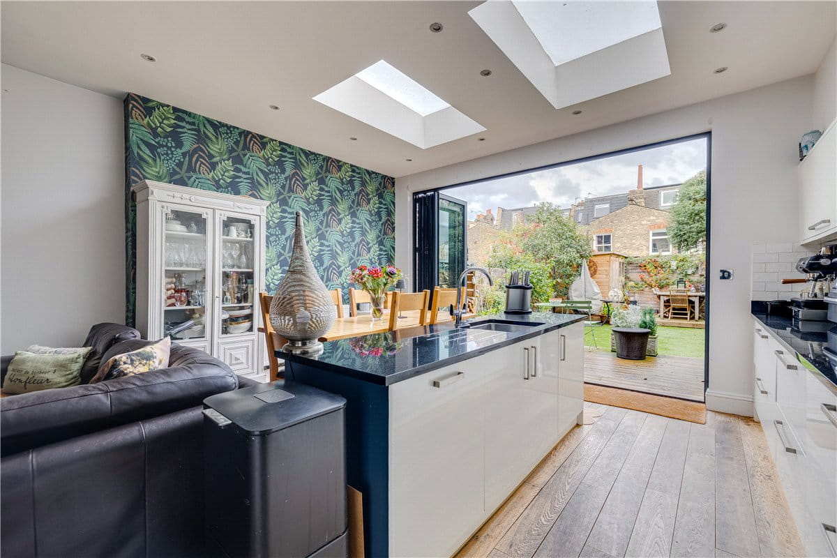 4 bedroom house, Elborough Street, London SW18 - Available