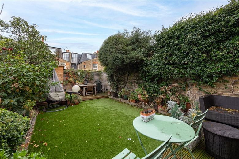 4 bedroom house, Elborough Street, London SW18 - Available