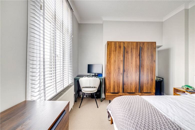 1 bedroom , Merton Road, London SW18 - Available