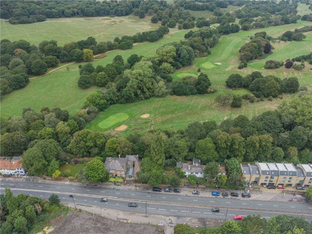  bedroom house, Roehampton Vale, London SW15 - Available