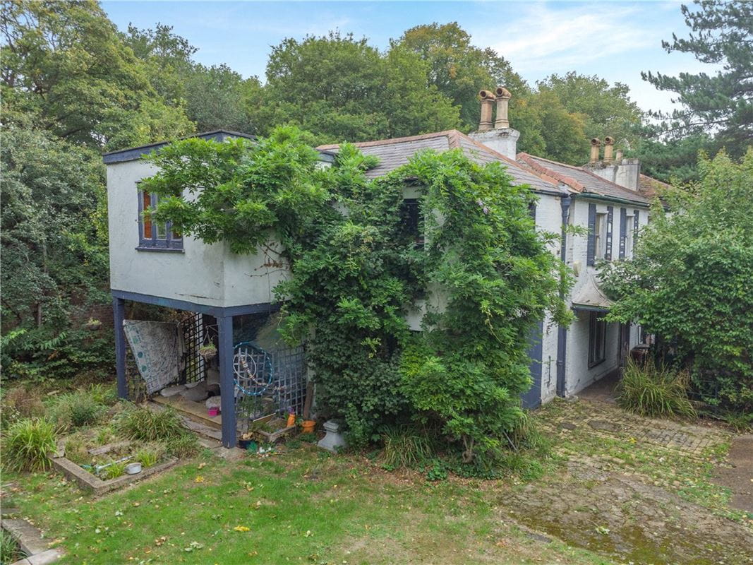  bedroom house, Roehampton Vale, London SW15 - Available