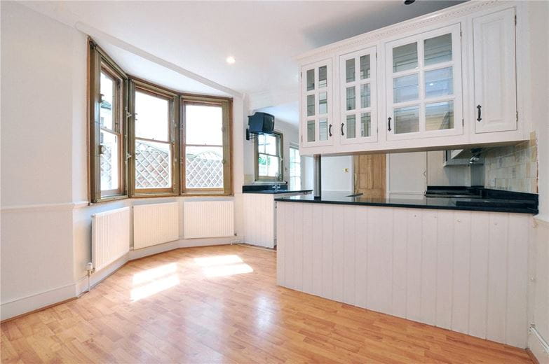 4 bedroom house, White Hart Lane, Barnes SW13 - Available