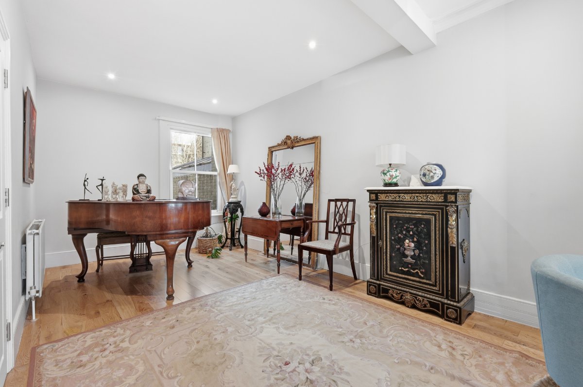 5 bedroom house, Second Avenue, London SW14 - Available