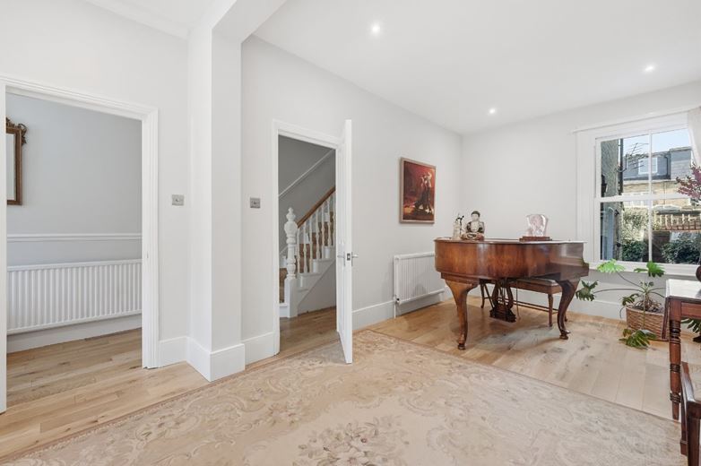 5 bedroom house, Second Avenue, London SW14 - Available