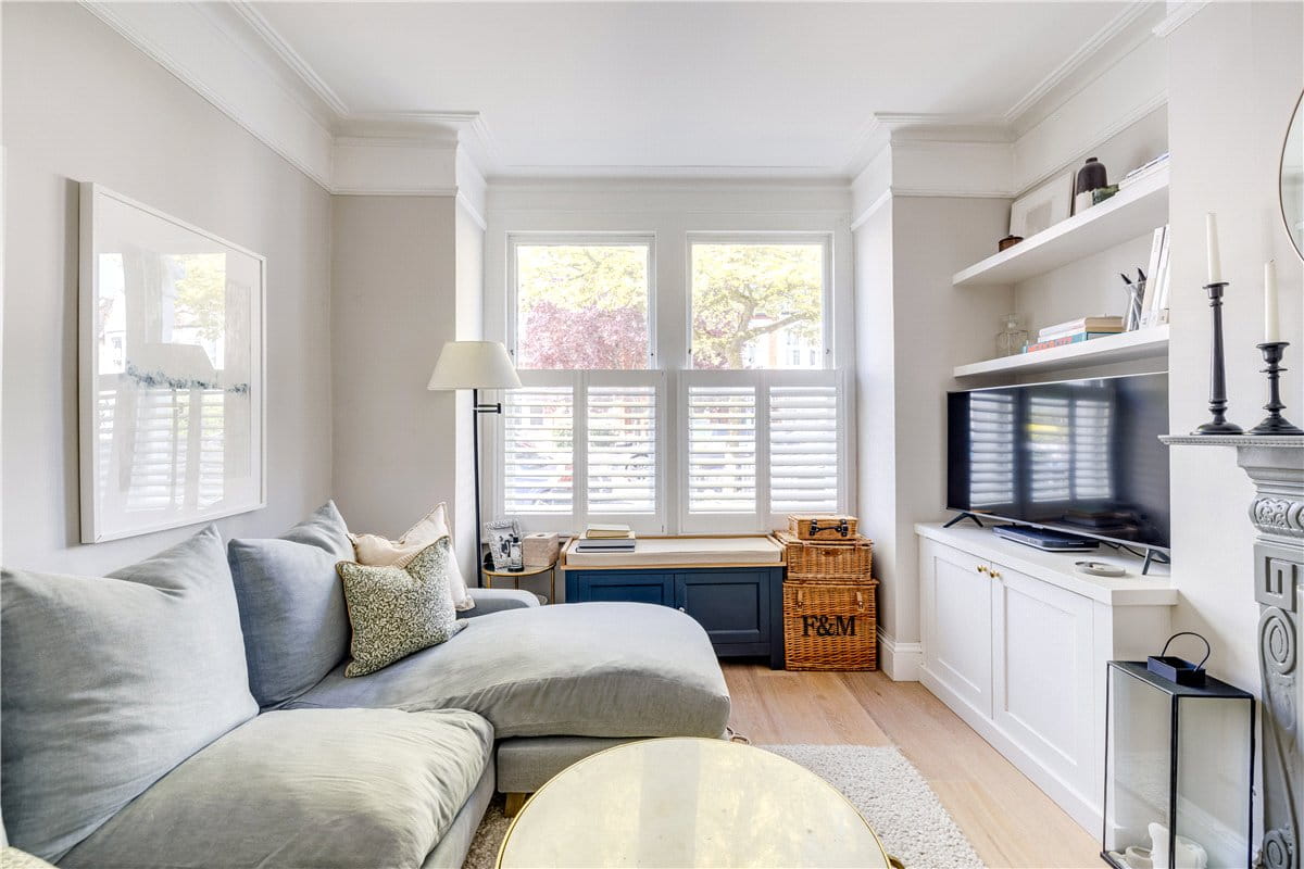 2 bedroom flat, Trentham Street, London SW18 - Available
