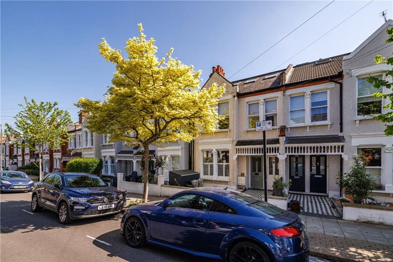 2 bedroom flat, Trentham Street, London SW18 - Available
