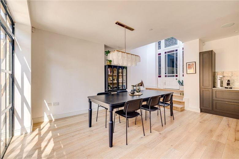 6 bedroom house, Acton Lane, London W4 - Available