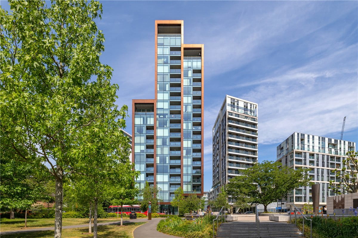 1 bedroom flat, Buckhold Road, London SW18 - Available